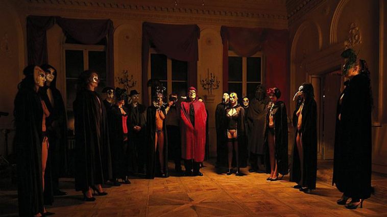 Risultati immagini per eyes wide shut